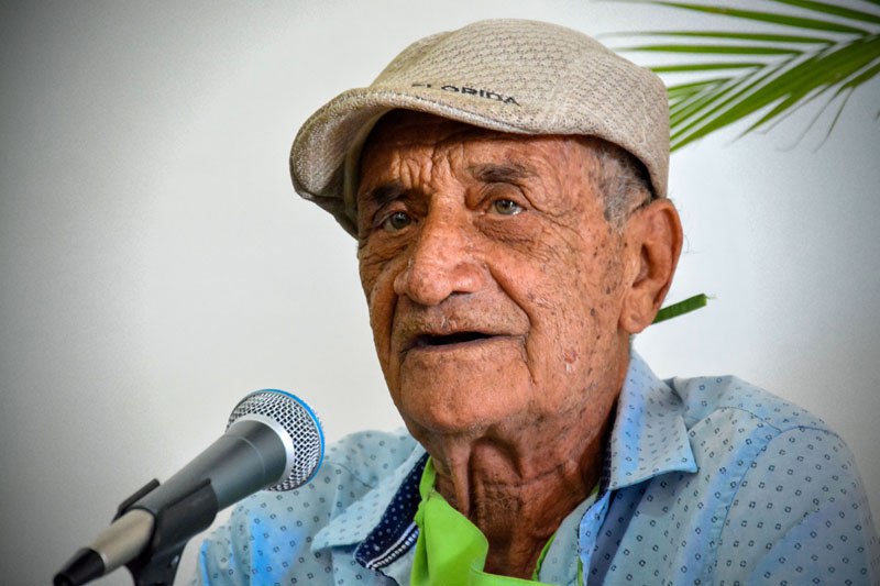 Delfín Prats: un holguinero con el Premio Nacional de Literatura (+Fotos)
