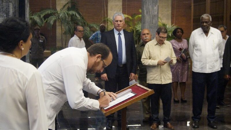 Expresa mandatario cubano convicciones en nuevos diplomáticos (+Fotos)