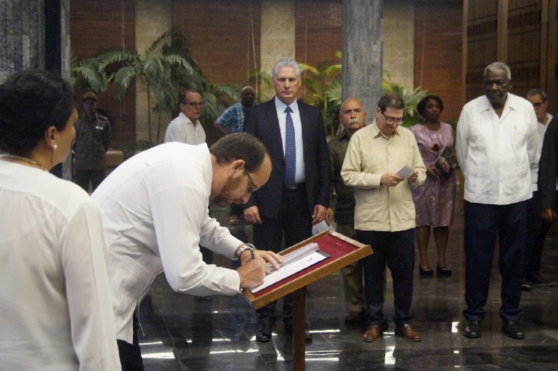 Expresa mandatario cubano convicciones en nuevos diplomáticos (+Fotos)