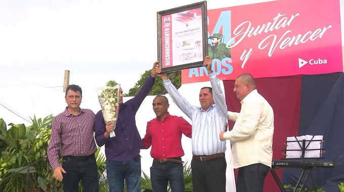 Celebran en Manatí acto provincial por el aniversario 64 del triunfo de la Revolución