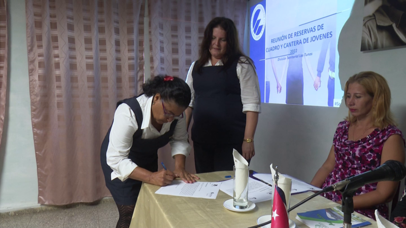 Firman trabajadores de la Empresa de Telecomunicaciones Etecsa Las Tunas su código de ética