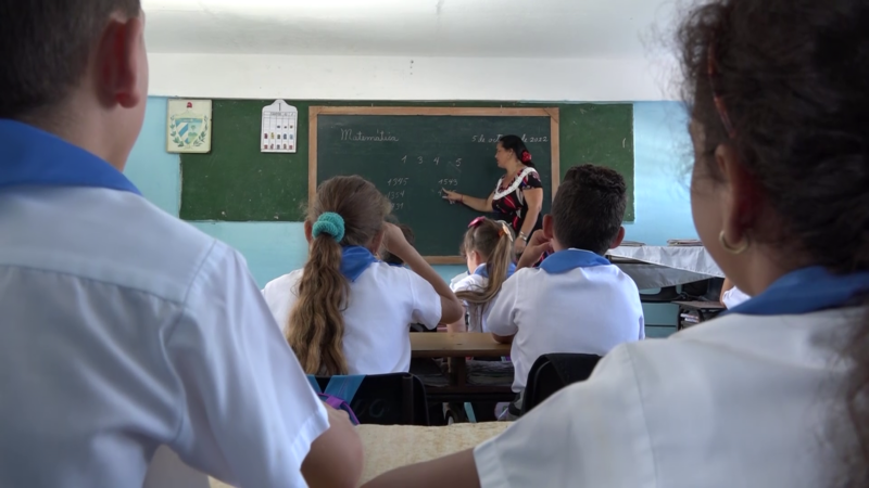 Realizan en Puerto Padre actividades en saludo al Día del Educador