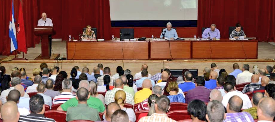 Presidente cubano se reúne con autoridades de Sancti Spíritus