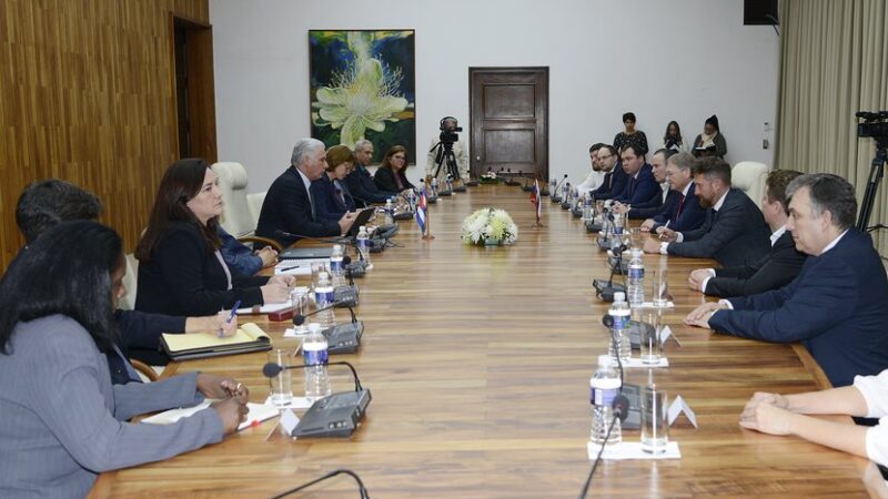 Sostiene Presidente cubano encuentro con empresarios rusos