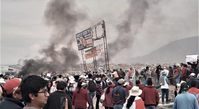 Manifestaciones y bloqueos entran en segundo día en Perú