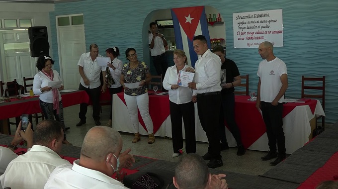 Gastronómicos de #PuertoPadre logran sede del acto provincial por el Día del Trabajador del sector