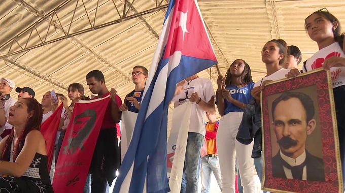 Llama martiana rinde homenaje al Apóstol de la Revolución Cubana a su paso por Las Tunas