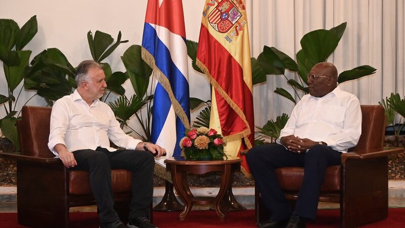 Recibió vicepresidente cubano a presidente de Gobierno canario