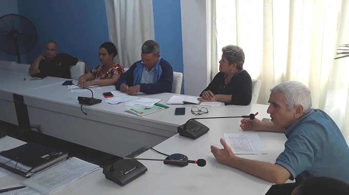 Abogan autoridades de la Unión Eléctrica por incrementar ahorro en el sector estatal en Las Tunas