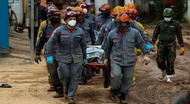 Ascienden a 65 las muertes por temporal en Sao Paulo, Brasil