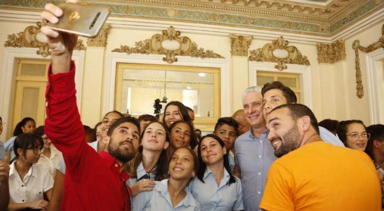 Más jóvenes entre candidatos a diputados de nuevo parlamento cubano