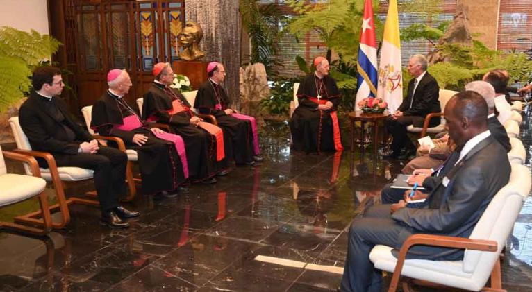 Presidente de Cuba recibe a enviado del papa Francisco
