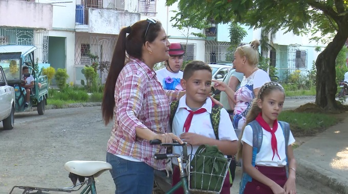 Abogan en Las Tunas por estrechar lazos entre la familia y la escuela