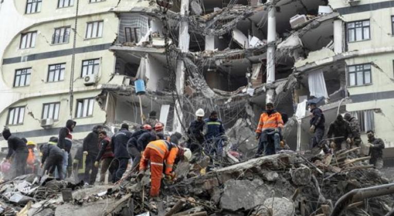 Manos amigas para Siria y Türkiye, con más de 4 mil fallecidos por terremoto