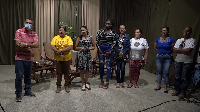 Candidatas a diputadas al Parlamento cubano visitan Cana Azul en Puerto Padre