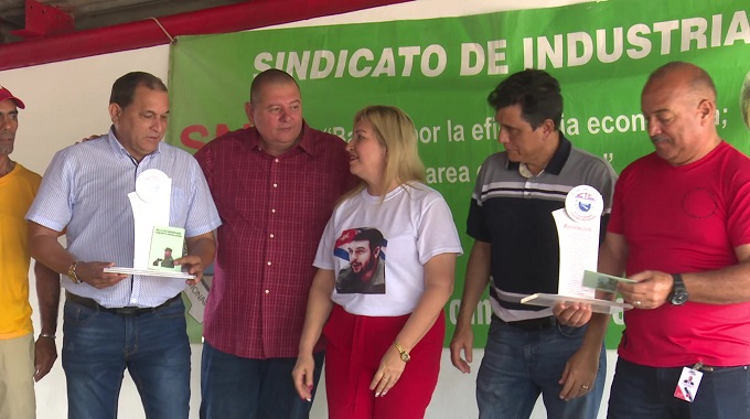 Celebran en #LasTunas el Día del Trabajador Metalúrgico