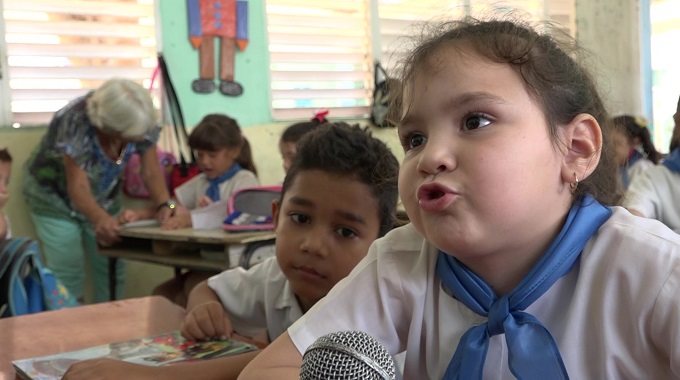 Destacan impacto de la reincorporación de maestros jubilados en Puerto Padre