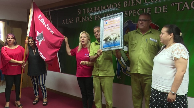 Entregan condición de colectivo Vanguardia a la Unidad Estatal de Tráfico de Las Tunas