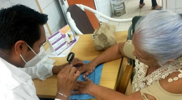 Someten a ensayo clínico medicamento cubano Melagenina Plus