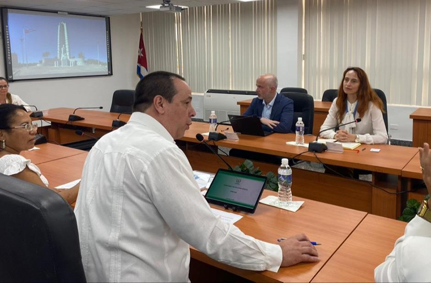 Dialogan sobre afectaciones del bloqueo al sector de la salud
