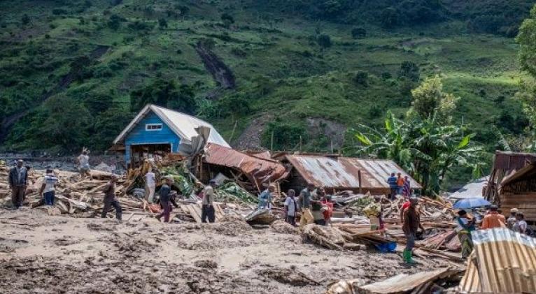 Suman casi 400 muertes por lluvias e inundaciones en RD del Congo