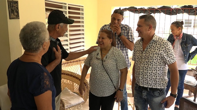Intercambia Teresa Amarelle Boué con electores del municipio de Puerto Padre
