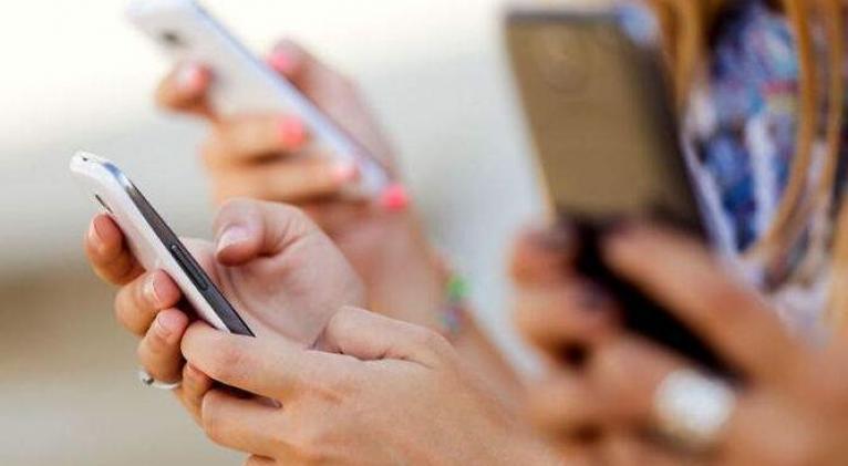 Un pueblo irlandés dice 'no' a los móviles para menores de 12 años