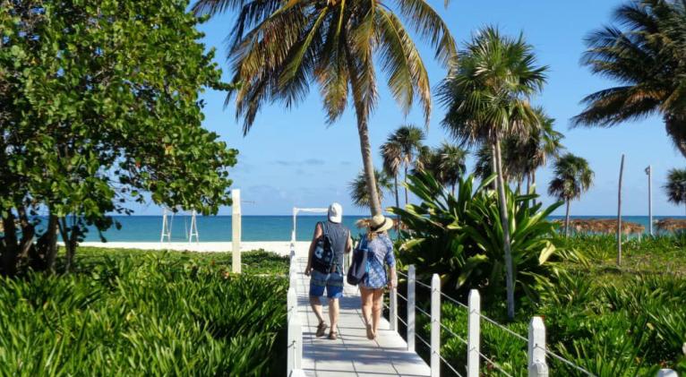 Promoverán turismo sostenible en destinos de sol y playa de Cuba