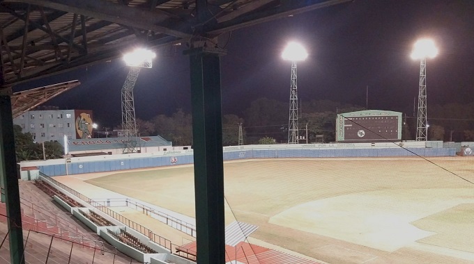 La luces del Mella se iluminarán para final del béisbol en Las Tunas