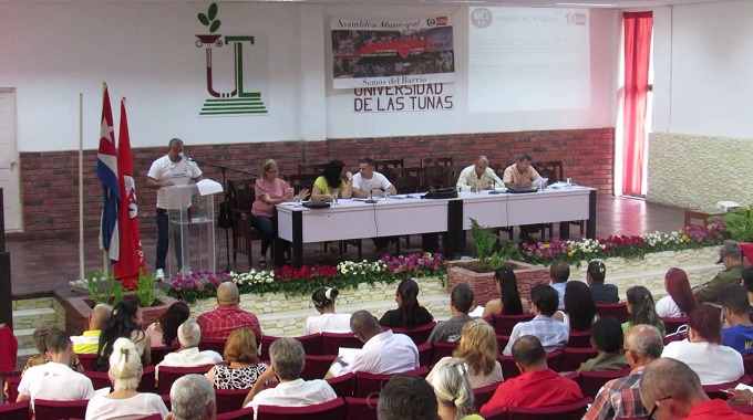 Desarrollan en Las Tunas asamblea municipal de los CDR