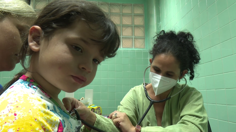 Inversiones hospitalarias favorecen atención pediátrica en Cuba.
