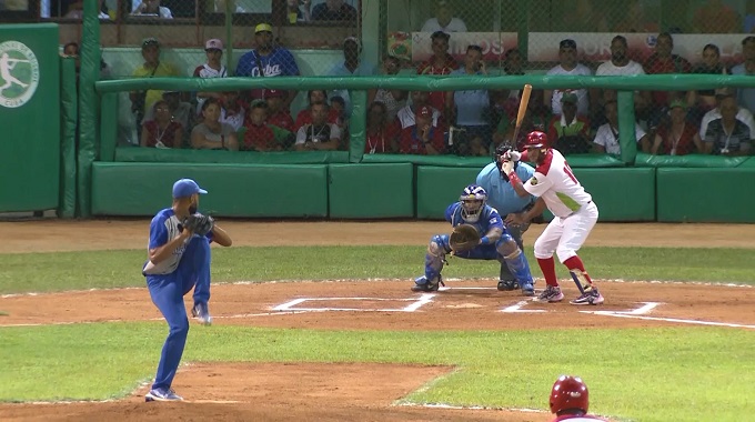 Leñadores Las Tunas a medio camino del título de la pelota cubana