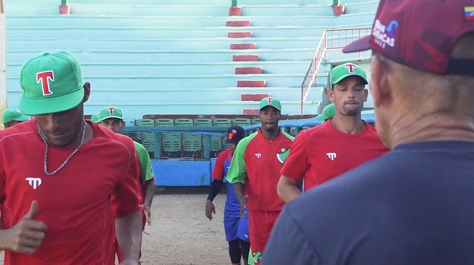 Definen Leñadores de Las Tunas estrategia del pitcheo para la gran final del béisbol cubano