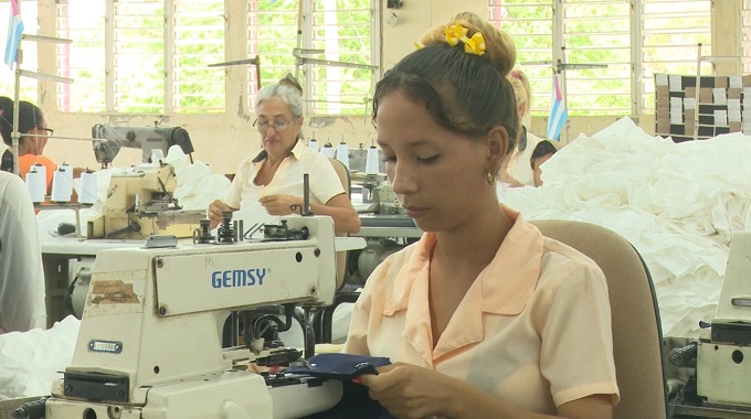 Avanza en Las Tunas confección de uniformes escolares para el próximo curso