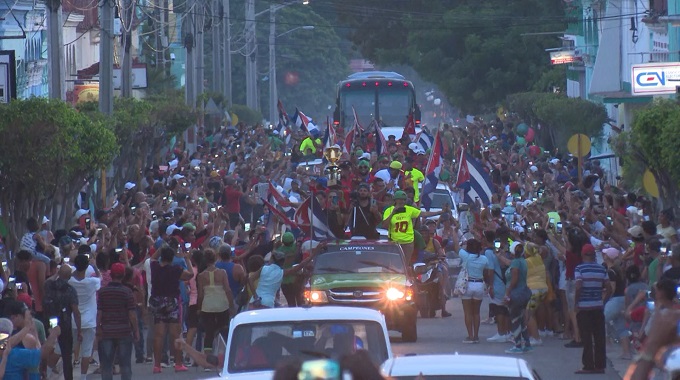 Reciben en Las Tunas a los Leñadores campeones del béisbol cubano