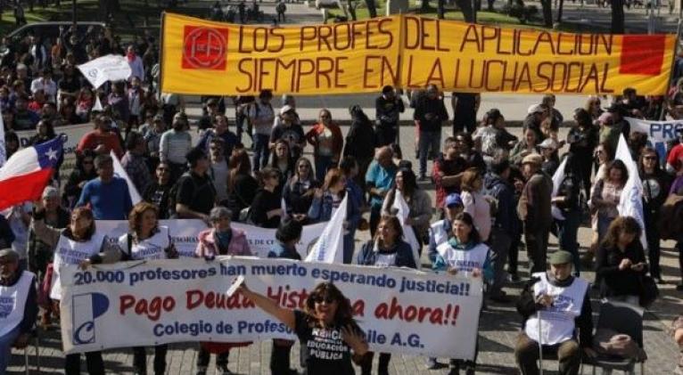 Profesores chilenos inician paro nacional indefinido