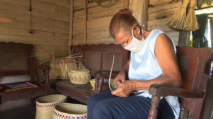 Destacan producciones artesanales a partir del yarey en Majibacoa