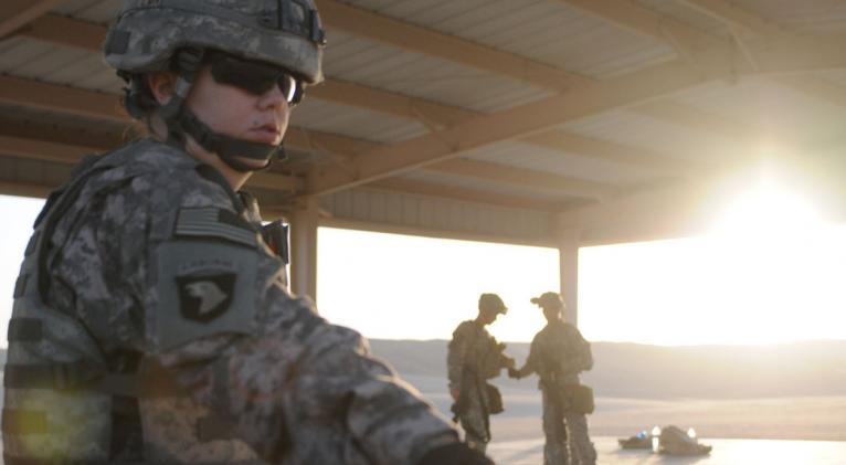 Revelan que las mujeres soldados del Ejército de EE.UU. sufren sexismo y acoso