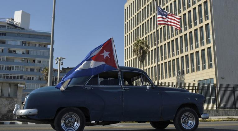 Biden extiende por un año más la ley que regula el bloqueo contra Cuba