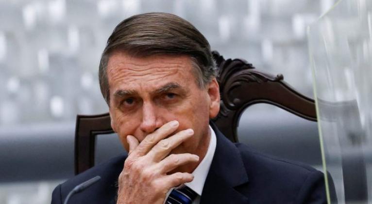 Bolsonaro acusado ante justicia brasileña por incitar a violación