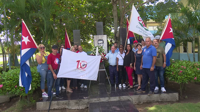 Reciben trabajadores de Las Tunas bandera 10mo. aniv. del Sindicato Nacional de de Energía y Minas
