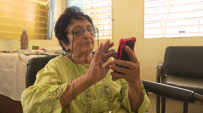 Plataformas digitales de pago benefician a personas de la tercera edad en Las Tunas