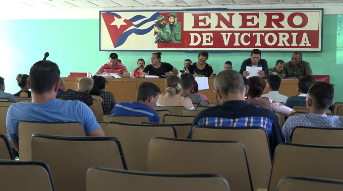 Analiza Pleno municipal del Partido la construcción de viviendas en Puerto Padre