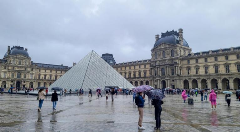 El Louvre, el museo más visitado en el mundo, evacuado y cerrado por temor a un atentado (+ VIDEO)