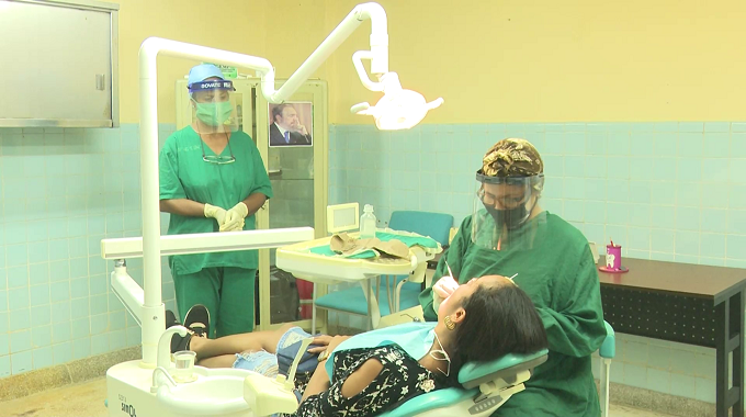 Presta servicios odontológicos clínica del hospital provincial de Las Tunas