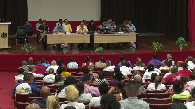 Intercambian autoridades de Las Tunas con profesores y estudiantes de  Ciencias Médicas