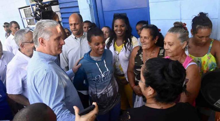 Presidente de Cuba visita comunidad de El Morao en La Habana