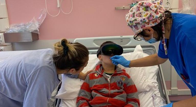 Un visor 3D ayuda a los niños hospitalizados a superar el miedo