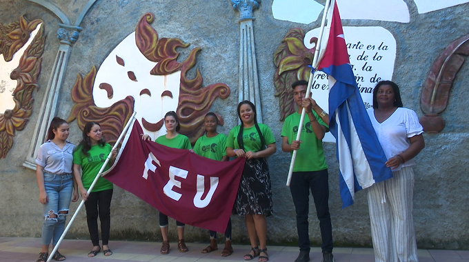 Abanderan delegación de Las Tunas al Festival Nacional de Artistas Aficionados de la FEU