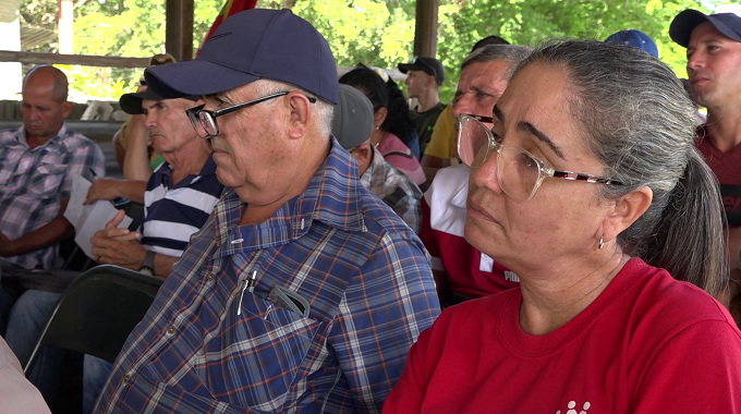 Chequean autoridades del Partido programas de la agricultura en Puerto Padre